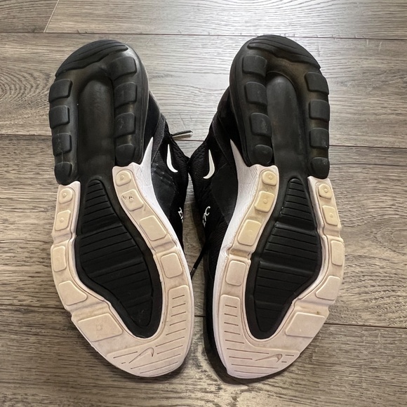 Nike Air Max 270 Black White - Picture 2 of 6